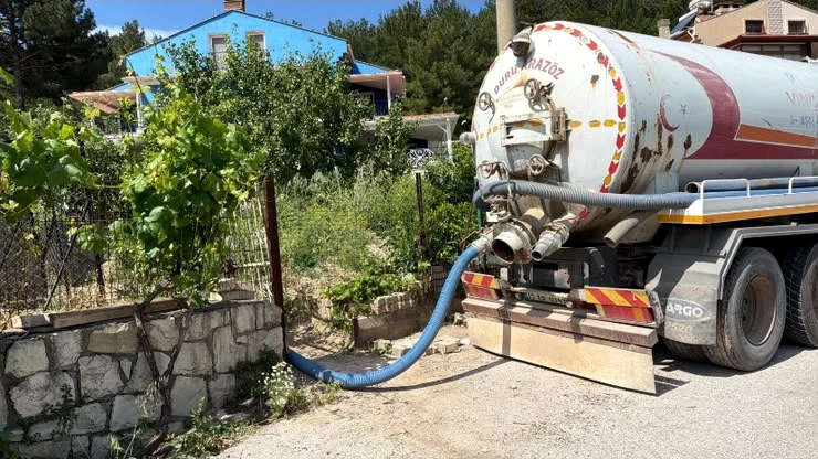 Menderes Vidanjör sahada pis su çekme hizmeti